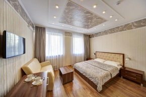 Отель Three Crowns Hotel  Львов